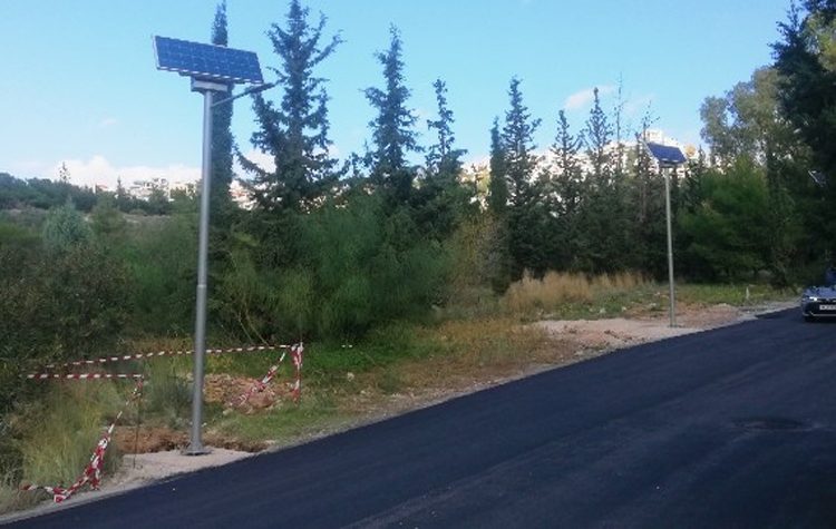 Ηλιακά φωτιστικά στην οδό Πειραιώς Βούλας