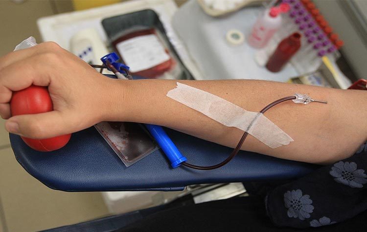 Εθελοντική αιμοδοσία στο «Α. Φλέμινγκ» διοργανώνουν Β. Μπούρας και Ά. Δημοσθένους