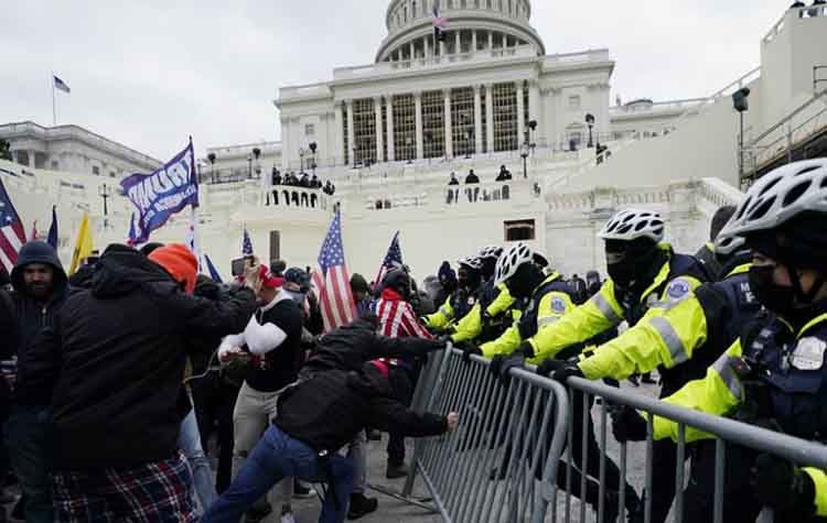 Εισβολή στο Καπιτώλιο - Τέσσερις νεκροί - Πολλοί τραυματίες