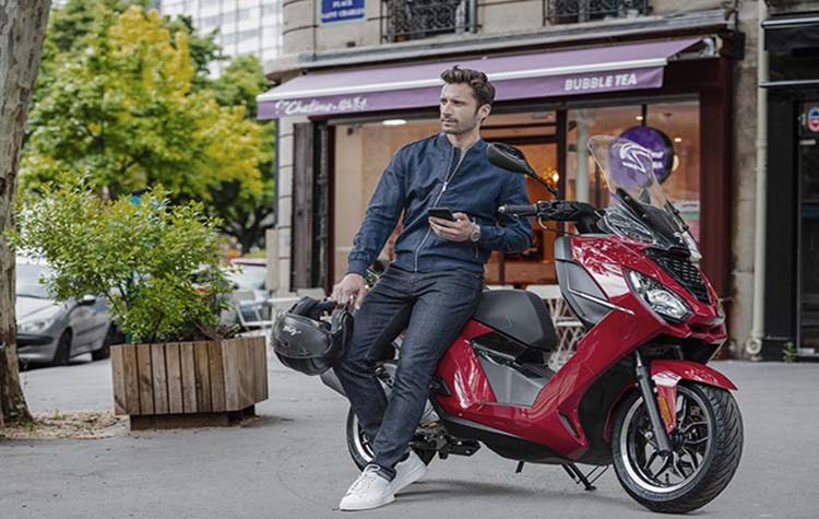 Χειμωνιάτικες προσφορές σε μεγάλη γκάμα Peugeot scooters