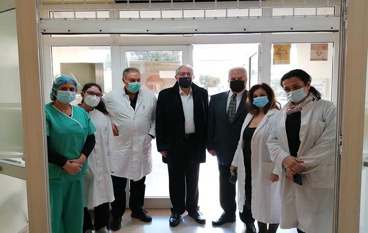 Θ. Αμπατζόγλου: «Επικίνδυνος λαϊκισμός Καραμέρου για τον εμβολιασμό»