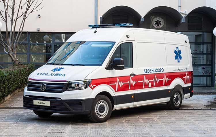 Δωρεά ενός ασθενοφόρου Volkswagen Crafter από την Kosmocar στο Ε.Κ.Α.Β.