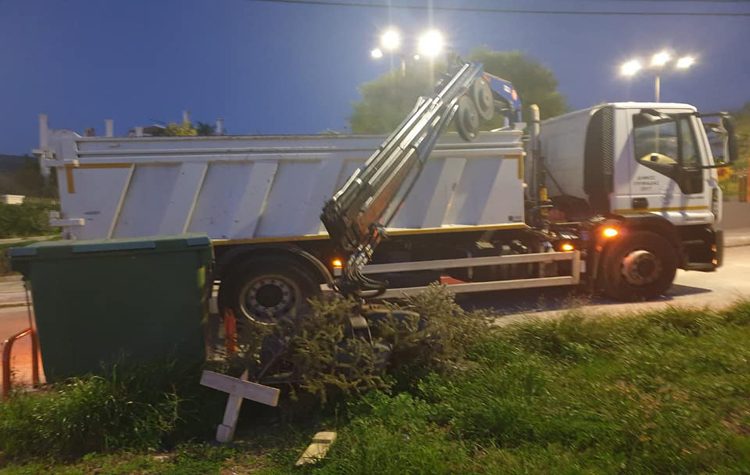 Συλλέγει για ανακύκλωση και κομποστοποίηση τα Χριστουγεννιάτικα δέντρα ο Δήμος