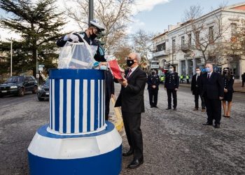 «Επέστρεψε» με δώρα και ευχές ο τροχονόμος της Κηφισιάς