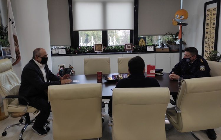 Συνάντηση Μπάμπαλου με τον διοικητή του Α.Τ. για την αποτροπή του συνωστισμού στην πόλη