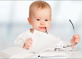 «Πώς μεγαλώνουμε έξυπνα παιδιά» από τη Σχολή Γονέων