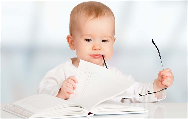 «Πώς μεγαλώνουμε έξυπνα παιδιά» από τη Σχολή Γονέων