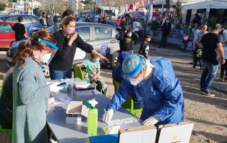 Μαζικά τεστ, μηδενικά κρούσματα στον καταυλισμό Ρομά στο Κάτω Χαλάνδρι