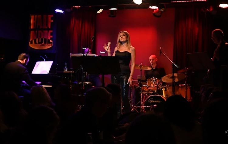 Ερωτική διαδικτυακή συναυλία με την Όλγα Βενέτη στις 14 Φεβρουαρίου