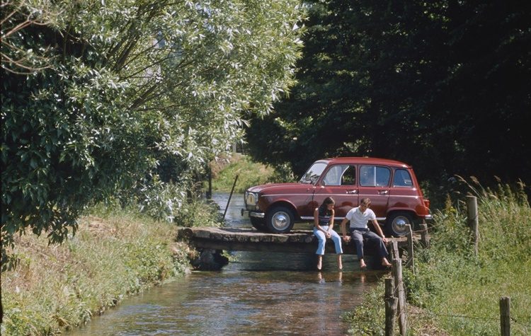 4L: Η Renault γιορτάζει τα 60α γενέθλια ενός θρύλου