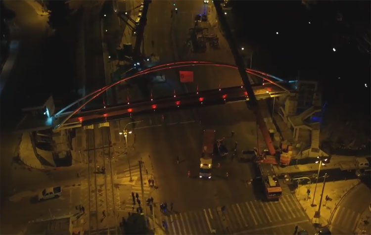 Τοποθετήθηκε η πεζογέφυρα του Δήμου στο ύψος της οδού Αφροδίτης