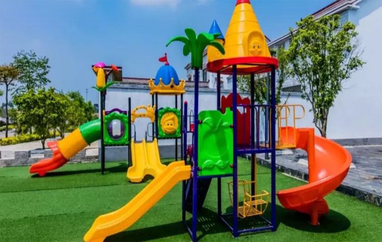 Αναβάθμιση και πιστοποίηση οκτώ παιδικών χαρών