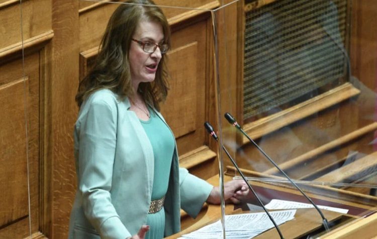 Ερώτηση Αλεξοπούλου στη Βουλή για τη θέση της Συμφωνίας των Πρεσπών στα σχολικά βιβλία