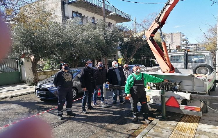 Αυτοψία Αμπατζόγλου στα σημεία που επιχειρούν τα συνεργεία του Δήμου για αποκατάσταση των προβλημάτων