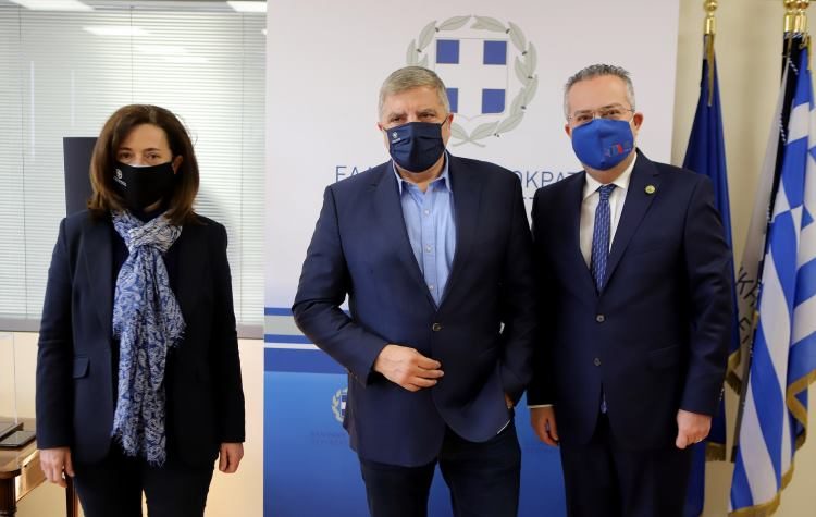 «Έπεσαν» υπογραφές για ενεργειακή αναβάθμιση του 1ου Δημοτικού Χολαργού