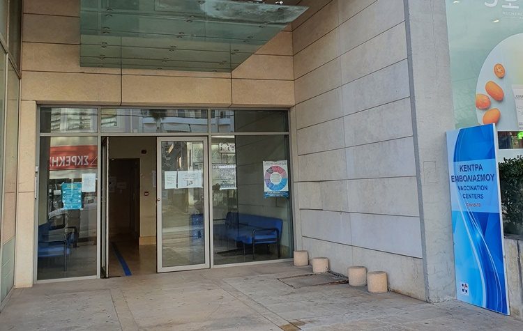 Μεταφορά δημοτών στο εμβολιαστικό κέντρο της πόλης τις ημέρες της κακοκαιρίας