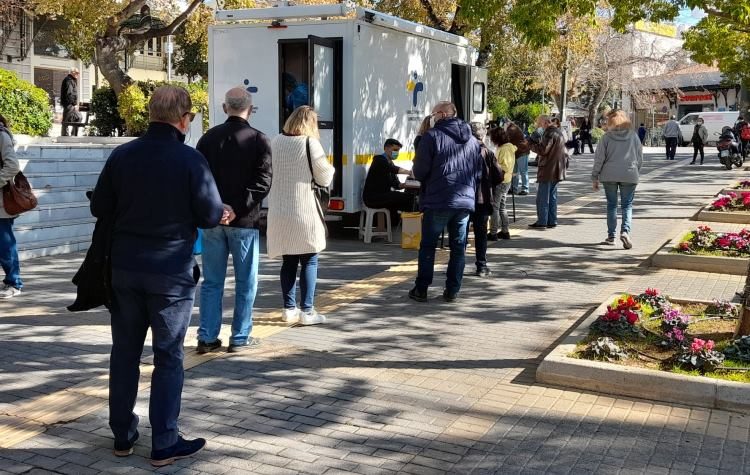 Μηδενικά κρούσματα στα 556 rapid tests στην κεντρική πλατεία