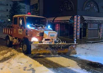 Τα συνεργεία του Δήμου συνεχίζουν να αντιμετωπίζουν την κακοκαιρία