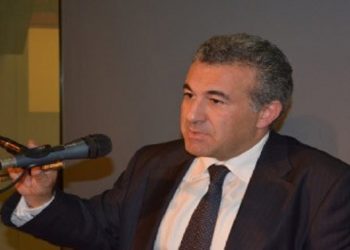 Ο σπασμένος καθρέφτης της ελληνικής κοινωνίας….