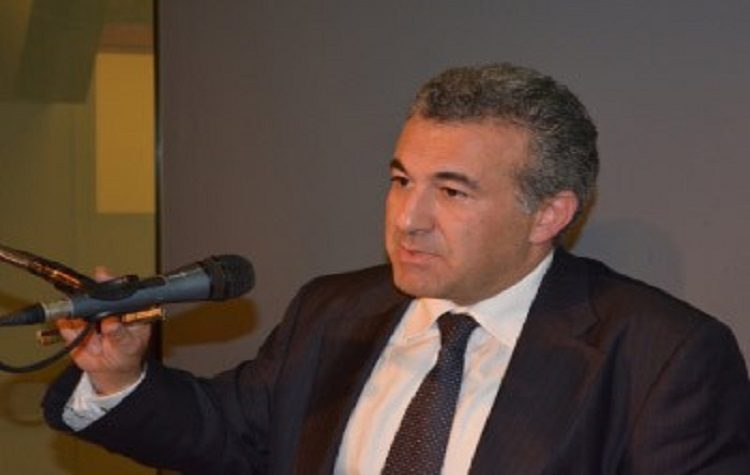 Ο σπασμένος καθρέφτης της ελληνικής κοινωνίας….