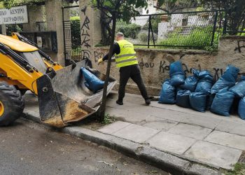 Περισυλλογή μπάζων και απομάκρυνση εγκαταλελειμμένων συνέχεια…