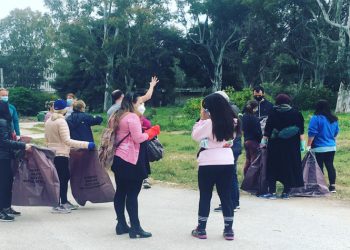 «Επιχείρηση» συλλογής πλαστικών στο κάμπινγκ Βούλας