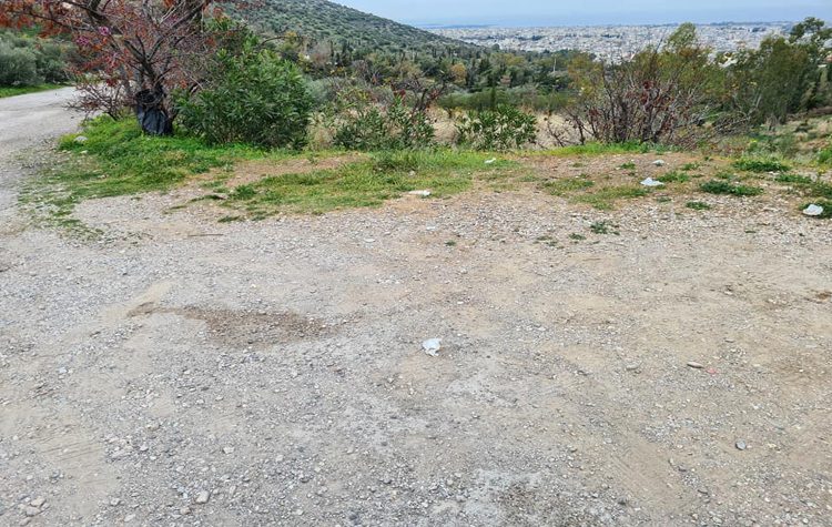 Καυτηριάζει την απόρριψη σκουπιδιών στον Υμηττό ο δήμαρχος