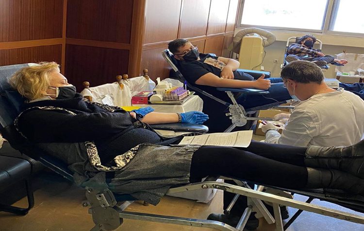 100 φιάλες αίμα η «σοδειά» ζωής εθελοντικής αιμοδοσίας