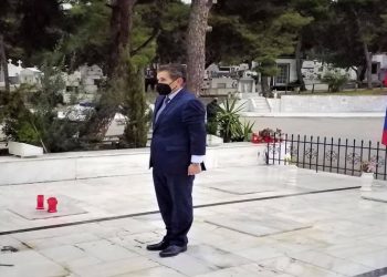 Στεφάνι κατέθεσε ο δήμαρχος στη μνήμη των κεκοιμημένων Καλλιθιωτών