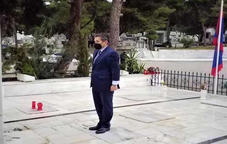 Στεφάνι κατέθεσε ο δήμαρχος στη μνήμη των κεκοιμημένων Καλλιθιωτών