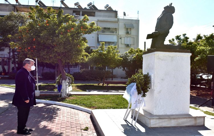 Πρωινή δοξολογία και καταθέσεις στεφάνων για τη διοίκηση