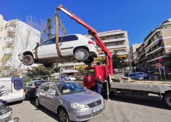 Απόσυρση εγκαταλελειμμένων οχημάτων στο Γουδή