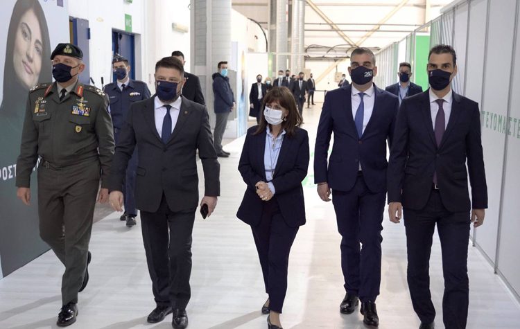 Στο Εμβολιαστικό Κέντρο Ελληνικού η Πρόεδρος της Δημοκρατίας