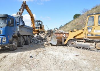 Πάνω από 80 δρομολόγια φορτηγών με μπάζα πραγματοποιήθηκαν από το πρώην λατομείο Μουζάκη