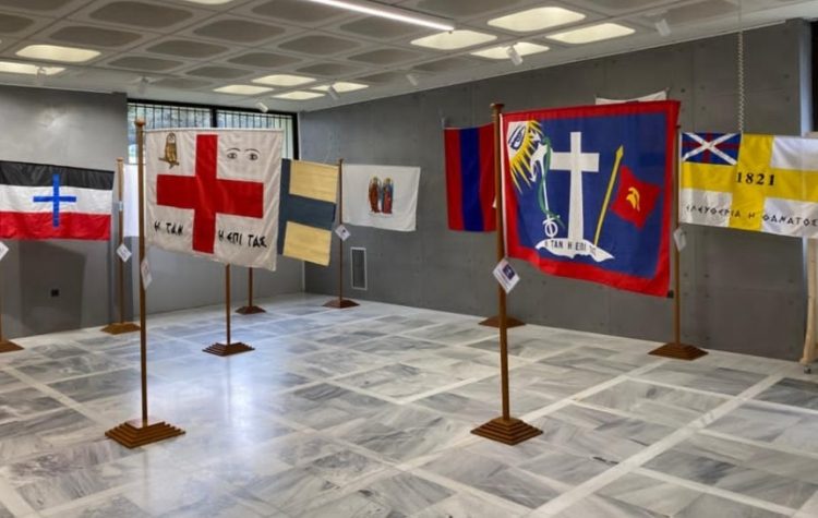 Στο φως η συλλογή του Δήμου με τις σημαίες της Επανάστασης (Βίντεο)