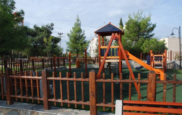 Ομαλή η πρεμιέρα λειτουργίας των παιδικών χαρών