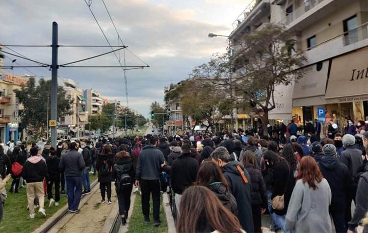 Επεισόδια στη πλατεία της Νέας Σμύρνης - Εισαγγελική παρέμβαση