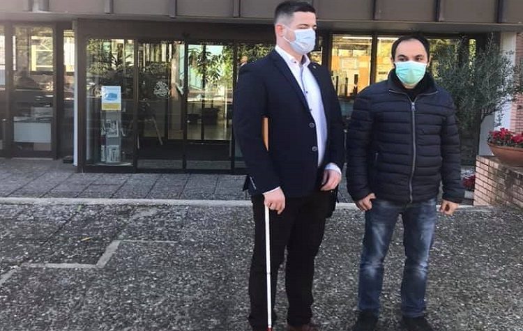 Στο δυναμικό του Δήμου δύο άτομα με αναπηρία: «Βλέπουν τη ζωή με άλλα μάτια»