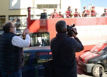 Αποκριάτικα δρομολόγια χαράς και ανάτασης από το μουσικό λεωφορείο του Δήμου (Βίντεο)