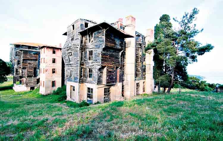 Το Ορφανοτροφείο της Πριγκήπου: Σιωπή 206 δωματίων…