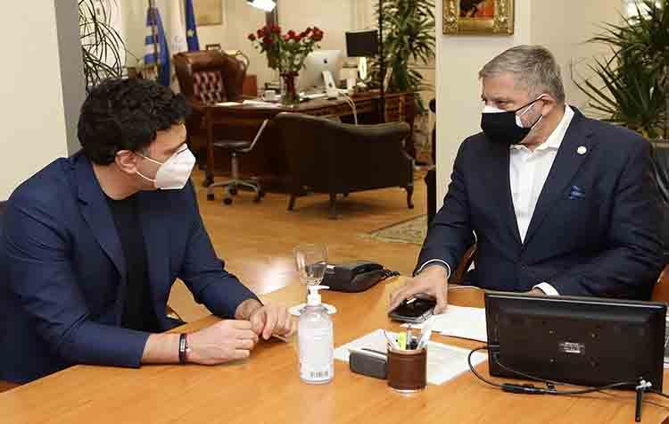 Στα γραφεία της Περιφέρειας Αττικής ο υπουργός Υγείας Β. Κικίλιας για το θέμα της πανδημίας