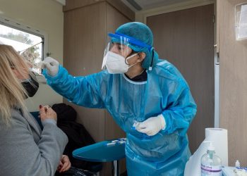 608 rapid tests στη Νέα Ερυθραία - 10 θετικά