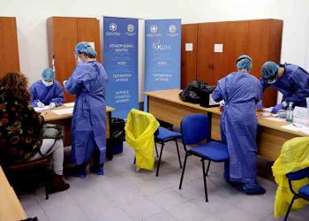 Περίπου 4.000 rapid tests διενεργήθηκαν σε εργαζόμενους και πολίτες σε διάφορες περιοχές της Αττικής