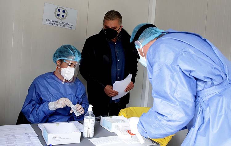 Περίπου 10.000 rapid tests έχουν διενεργηθεί σε όλη την Αττική από Περιφέρεια και ΙΣΑ