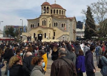 Μαζική διαδήλωση κατά της αστυνομικής βίας στην πόλη