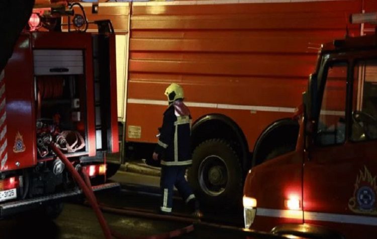 Ένας νεκρός από φωτιά σε μονοκατοικία στη Μαραθώνος