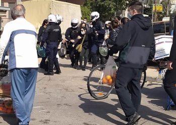 Αστυνομική επέμβαση στη διάρκεια λαϊκής αγοράς στο Κάτω Χαλάνδρι με μια σύλληψη - Αντιδράσεις δημάρχου και τοπικού ΣΥΡΙΖΑ