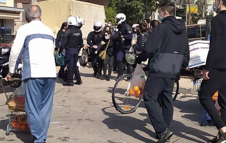 Αστυνομική επέμβαση στη διάρκεια λαϊκής αγοράς στο Κάτω Χαλάνδρι με μια σύλληψη - Αντιδράσεις δημάρχου και τοπικού ΣΥΡΙΖΑ