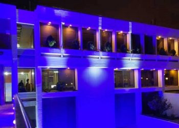 Στα γαλανόλευκα το Δημαρχείο - Σημαιοστολίστηκαν Χολαργός και Παπάγου