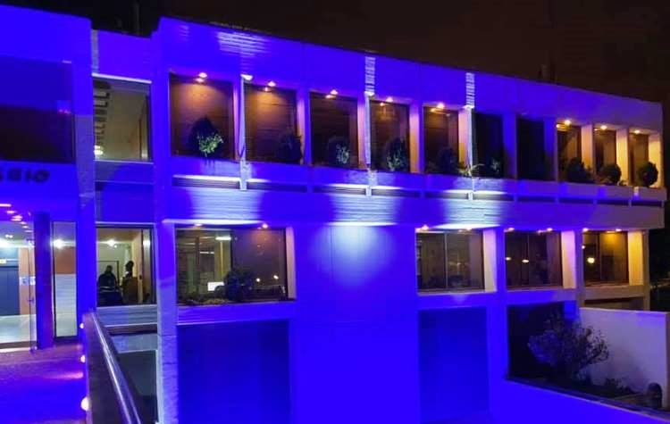 Στα γαλανόλευκα το Δημαρχείο - Σημαιοστολίστηκαν Χολαργός και Παπάγου